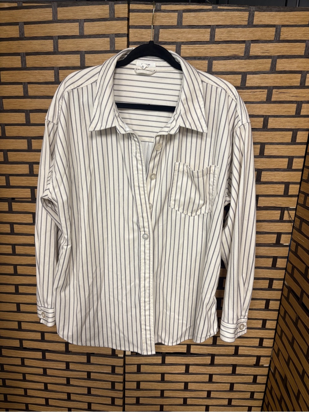 Maurice’s white and black stripe velvet button down shirt size xl